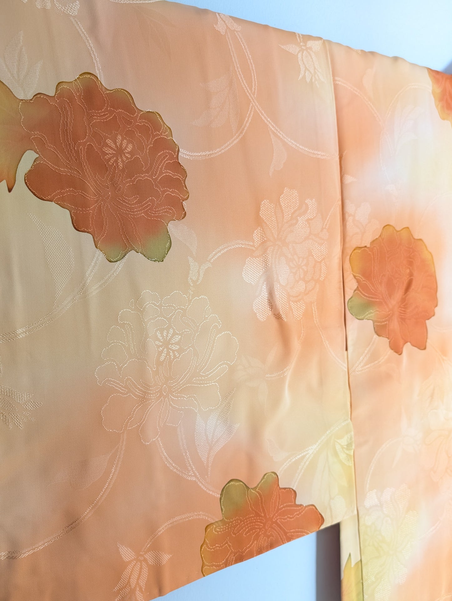 Haori con elegante motivo floreale damascato