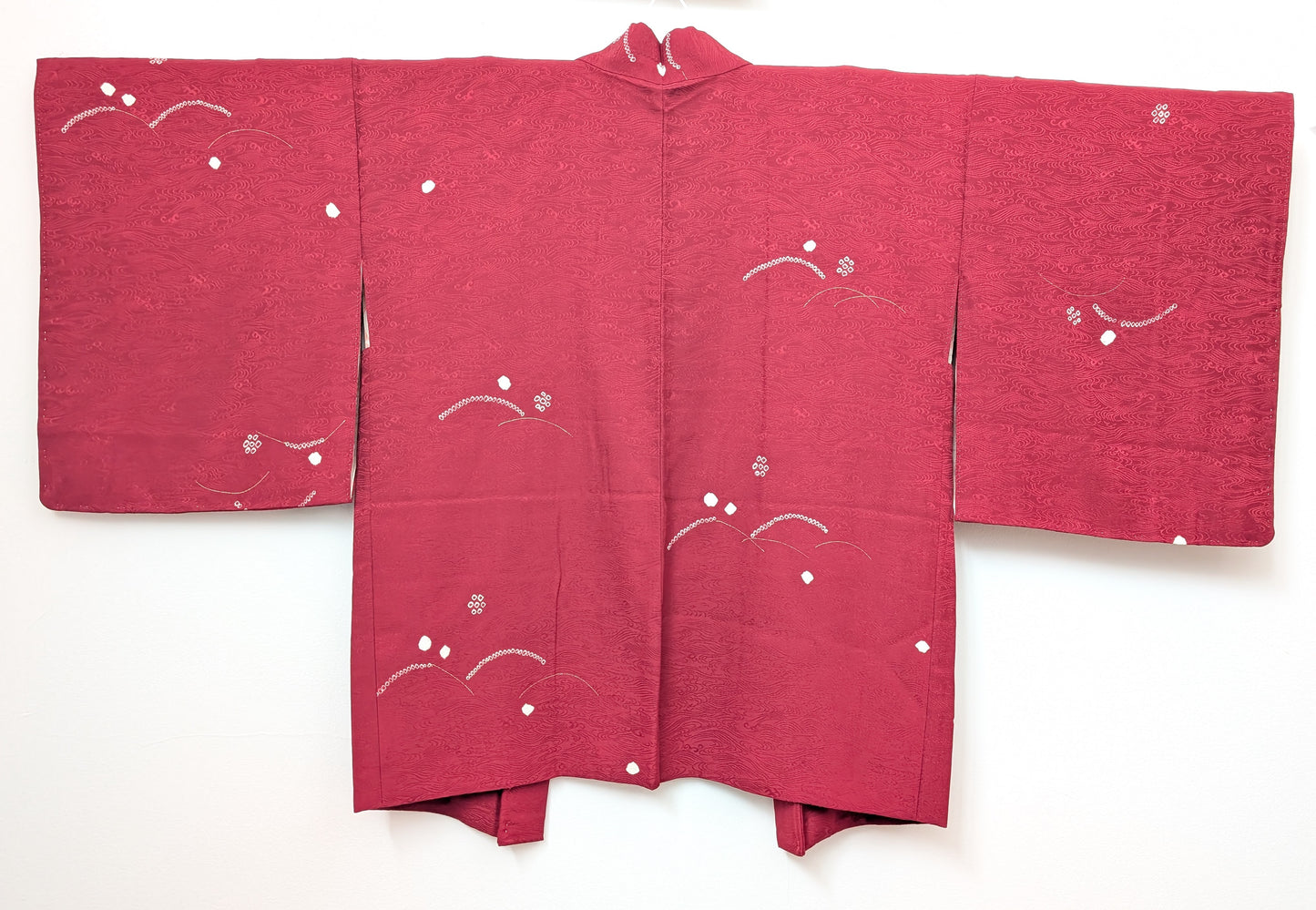 Haori bordeaux con motivo damascato