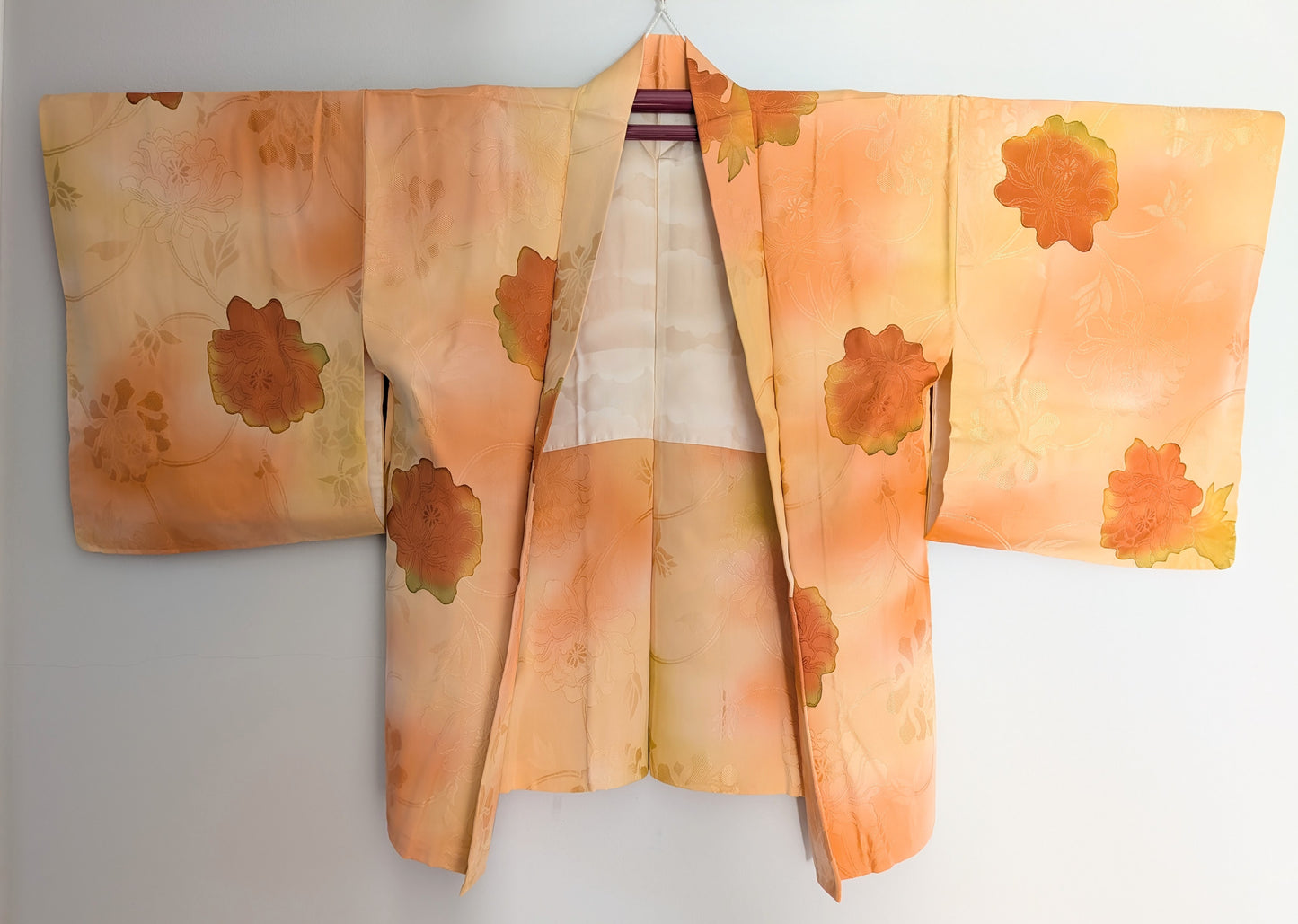 Haori con elegante motivo floreale damascato