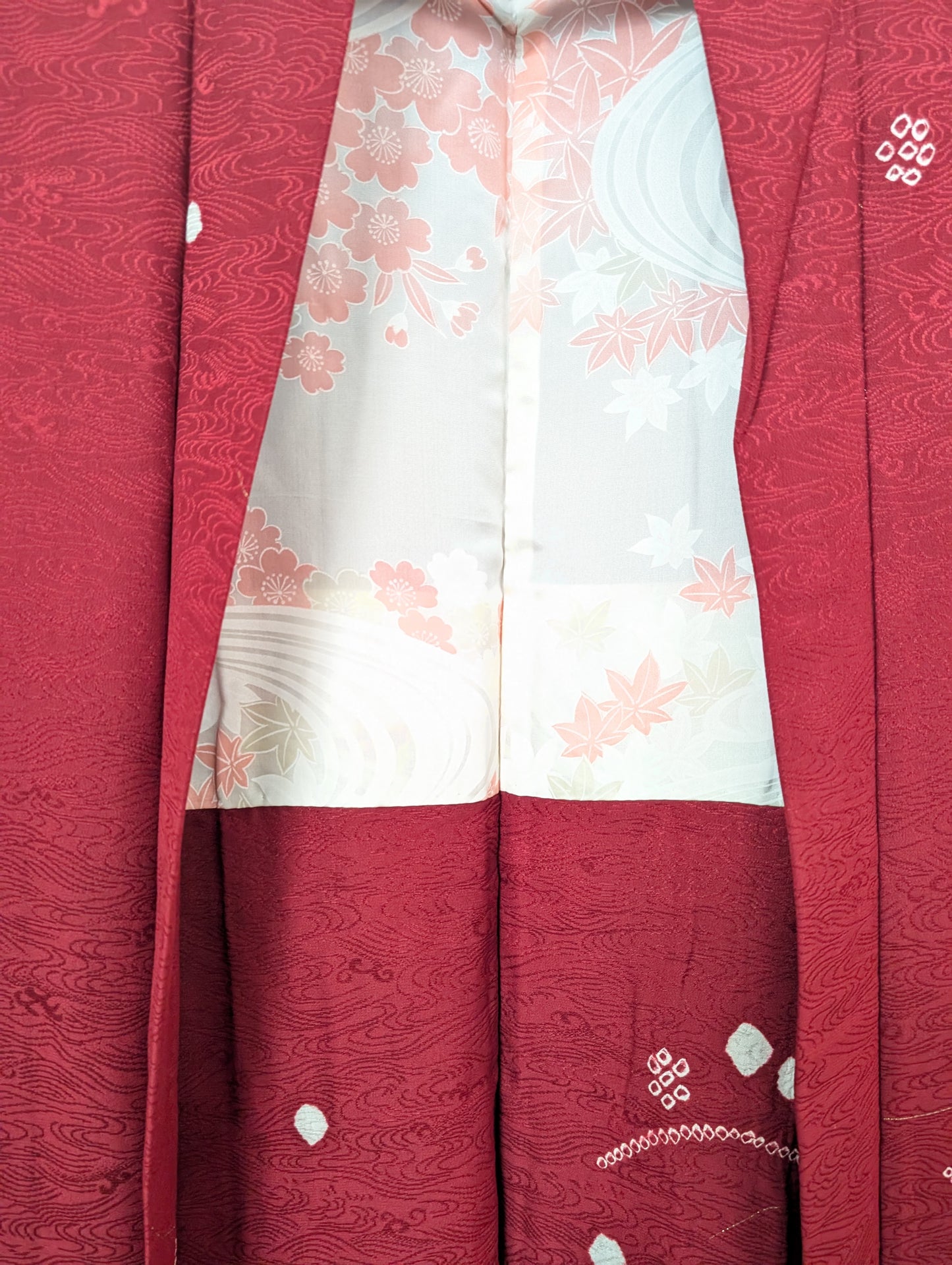 Haori bordeaux con motivo damascato