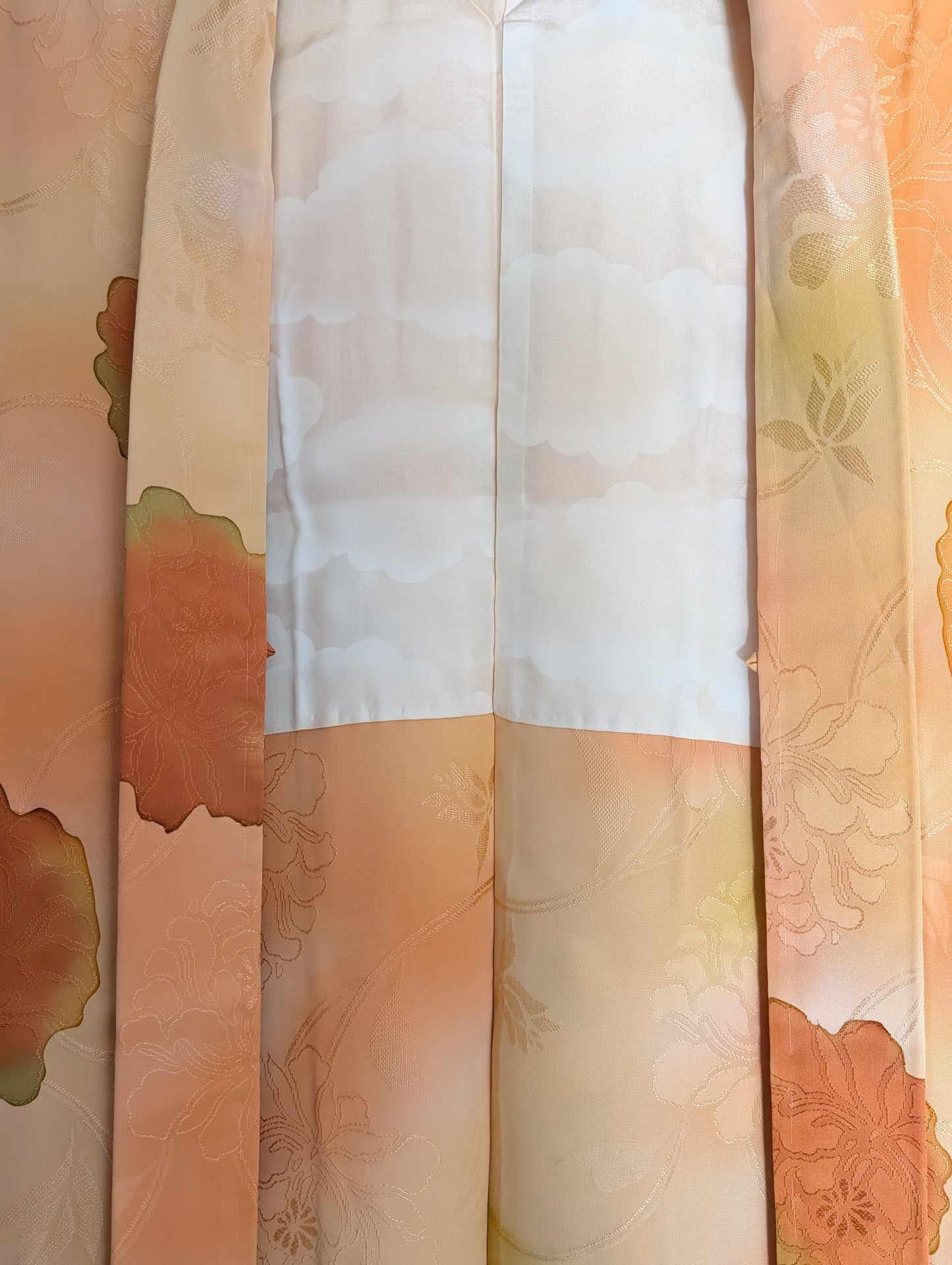 Haori con elegante motivo floreale damascato